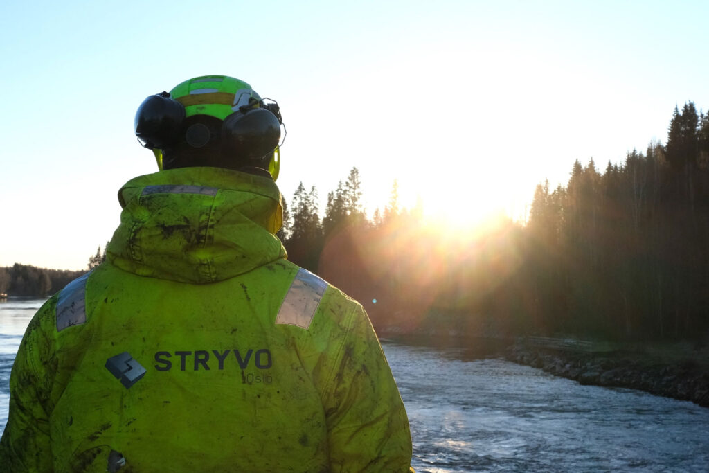 Ansatt i arbeidsklær fra Stryvo