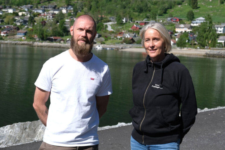 innvik-fruktlager-sa-stryvo-robin-og-anita